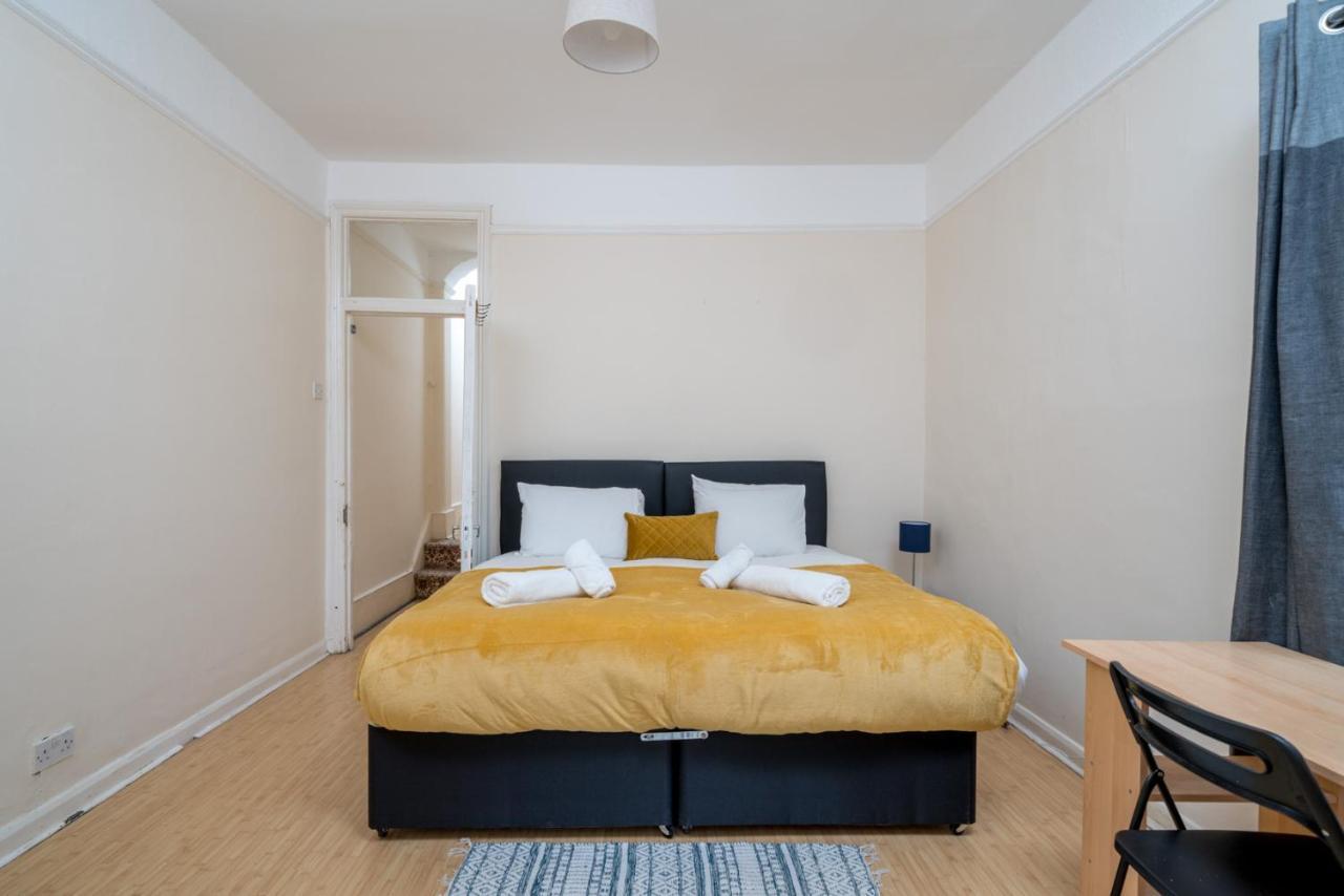 Homely 4-Bedroom Home With 2 Baths & Free Parking London Eksteriør bilde
