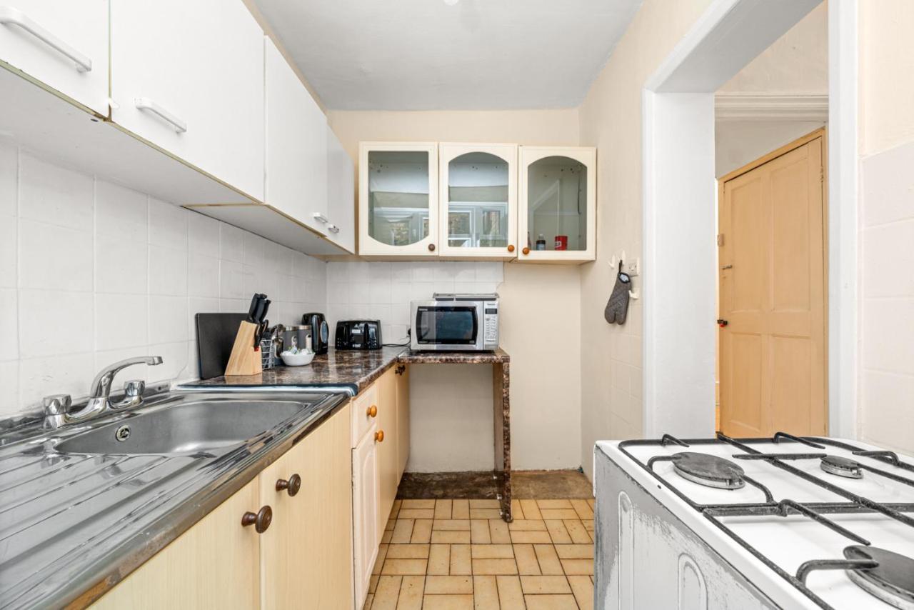 Homely 4-Bedroom Home With 2 Baths & Free Parking London Eksteriør bilde