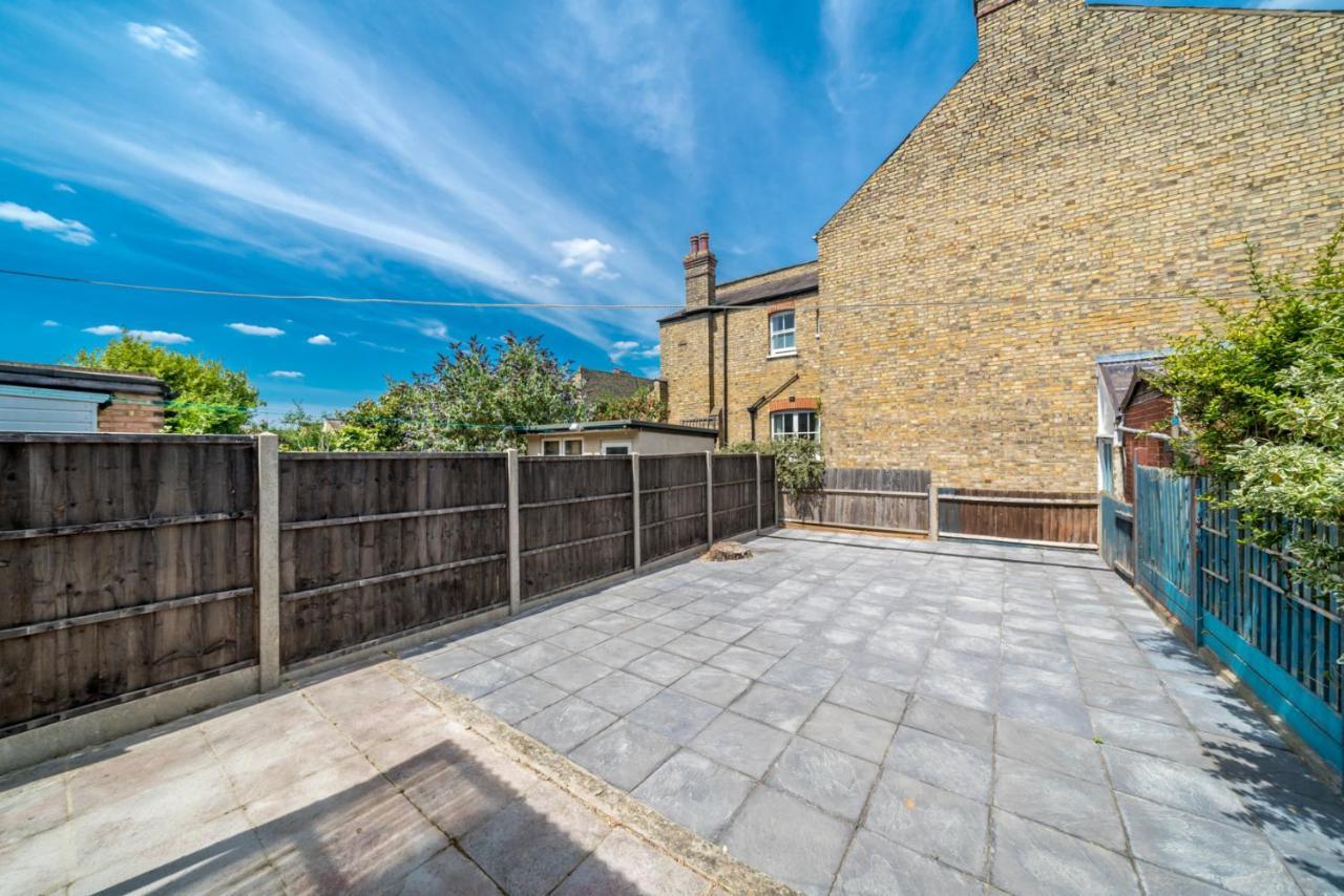 Homely 4-Bedroom Home With 2 Baths & Free Parking London Eksteriør bilde