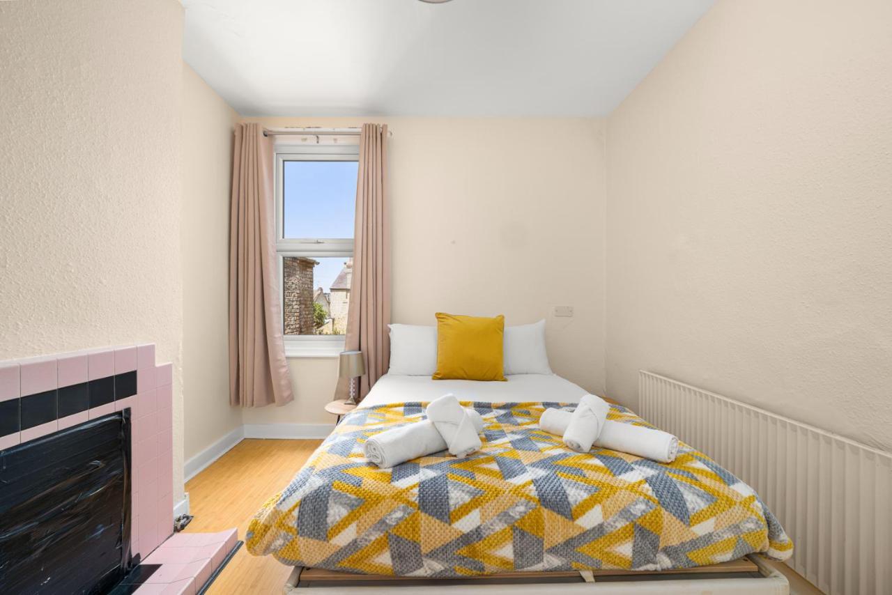 Homely 4-Bedroom Home With 2 Baths & Free Parking London Eksteriør bilde