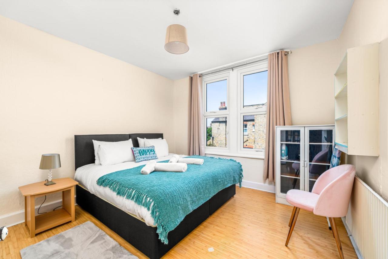 Homely 4-Bedroom Home With 2 Baths & Free Parking London Eksteriør bilde